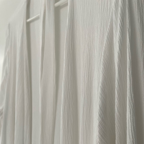 Pretty Plum Sugar Grace White Robe (Size M/L) - Picture 3 of 4